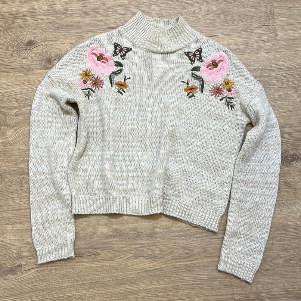 Embroidered cropped sweater